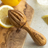 Olive wood lemon squeezer "The Juicy Lemon