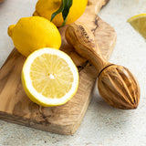 Olive wood lemon squeezer "The Juicy Lemon