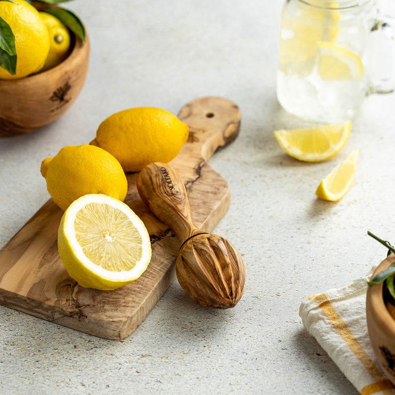 Olivenholz Zitronenpresse "The Juicy Lemon"